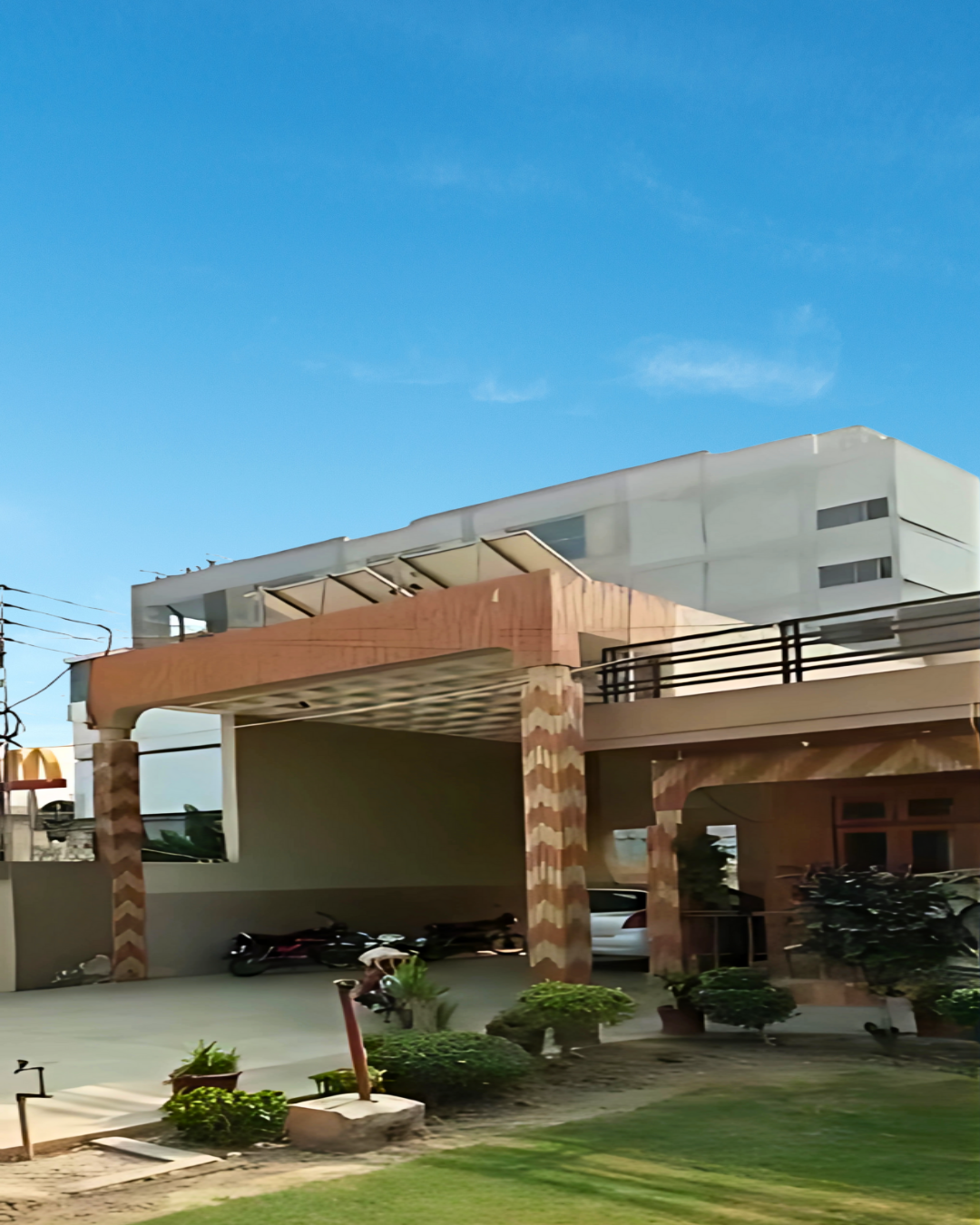 Near Mall Plaza Near Mall Plaza