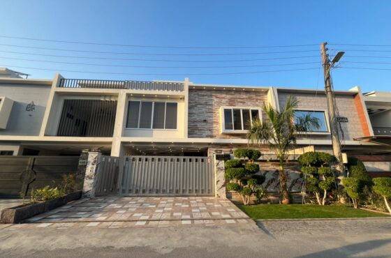 PKR 4 Crore 25 Lac-10 Marla Fully Furnished Luxury House for Sale